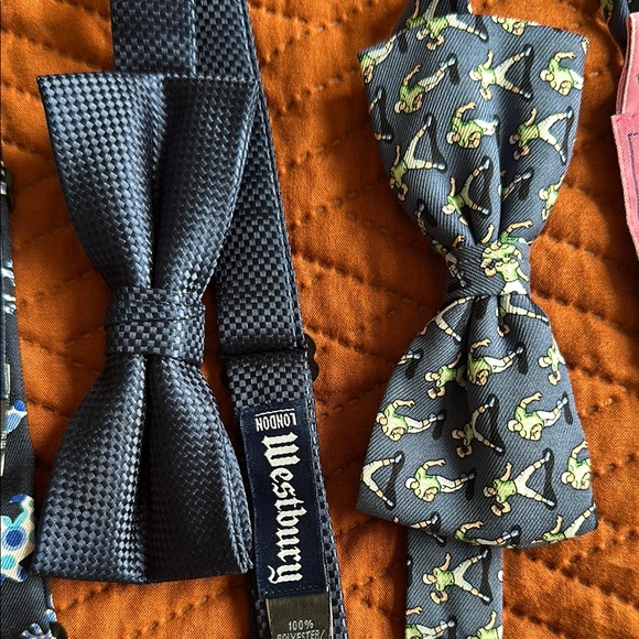 Boys Assorted Pattern Bow ties Bundle - Picture 4 of 5